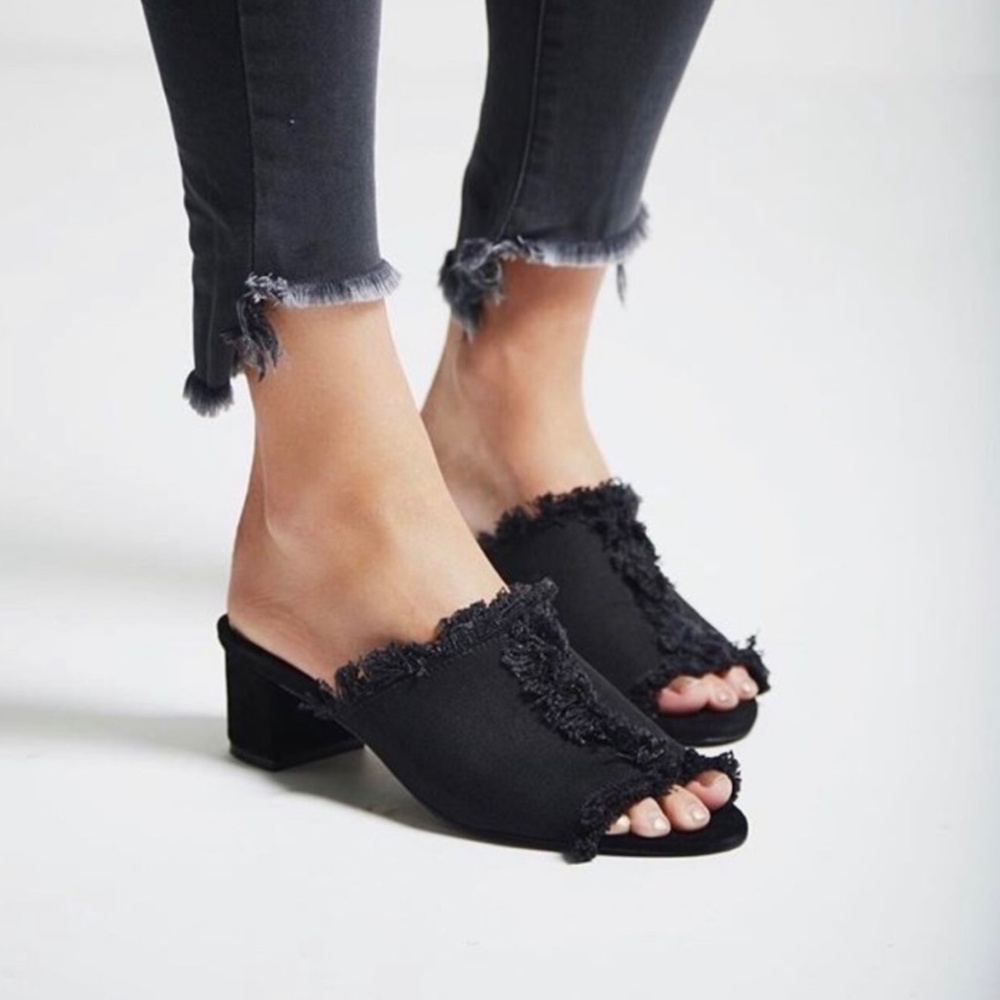 Jaggar Block Heel Sandal